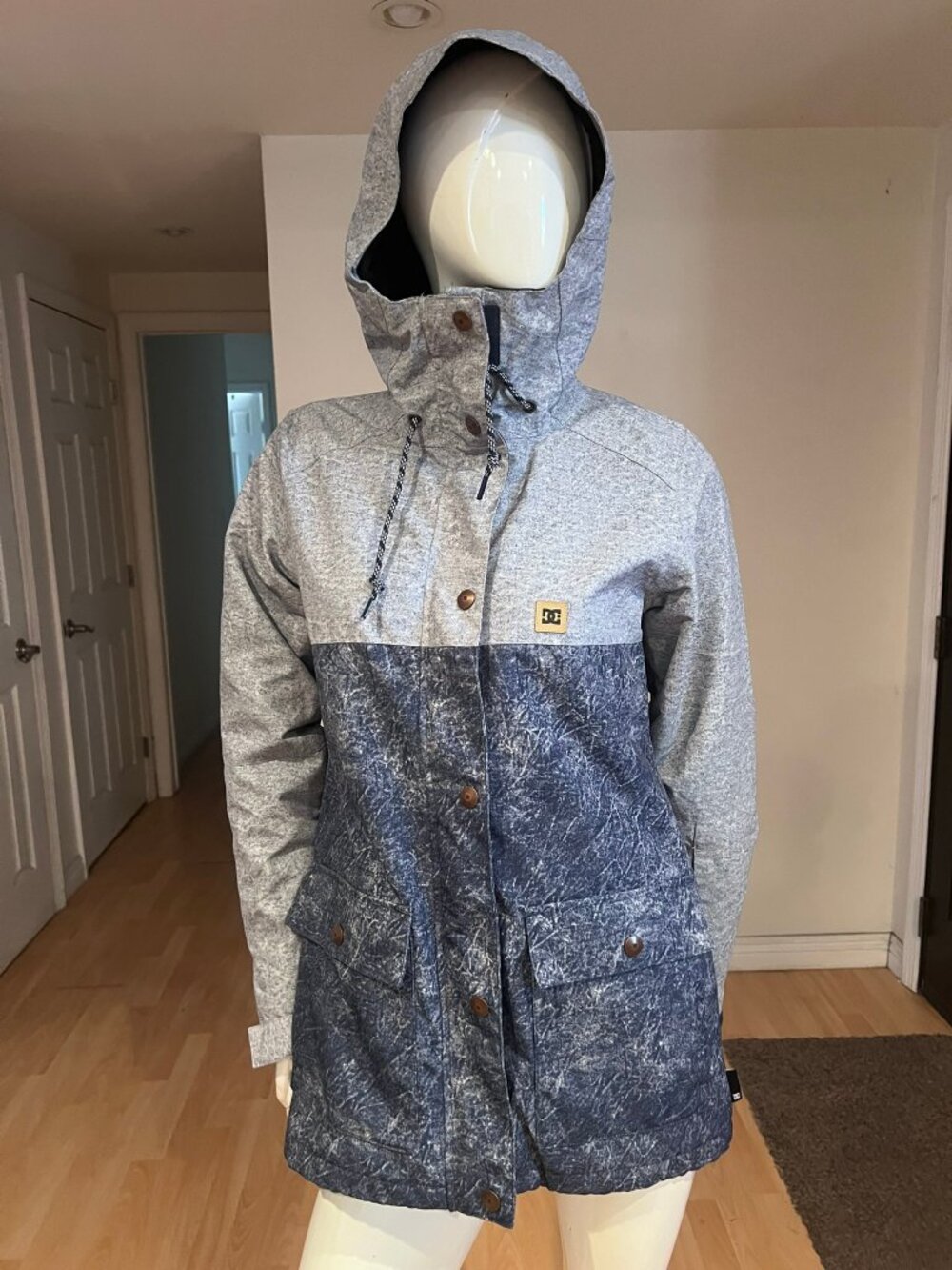 $200 DC WOMENS CRUSIER SNOWBOARDING 10K JACKET DARK BLUE ACID WASH SZ S SMALL